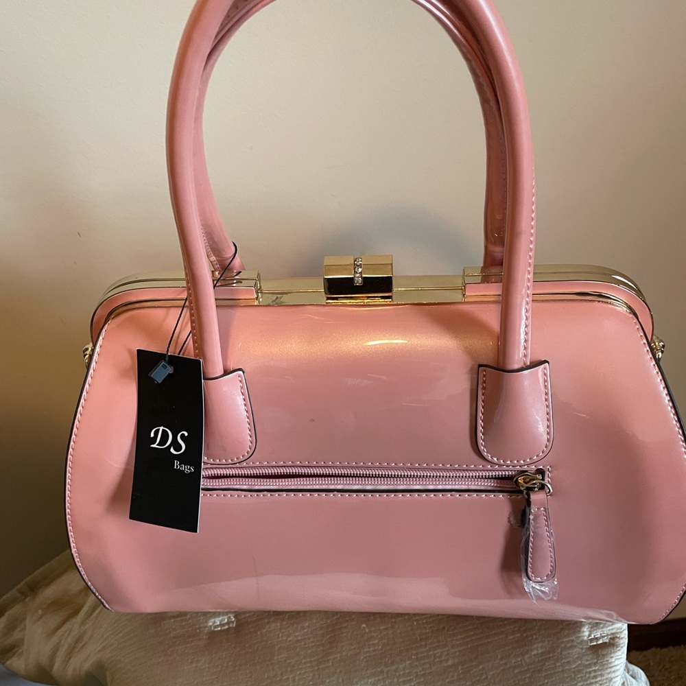 Pink Handbag
DS pink pet leather purse
